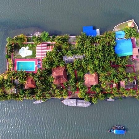 Regant Lake Village, Kollam. Chavara Bagian luar foto