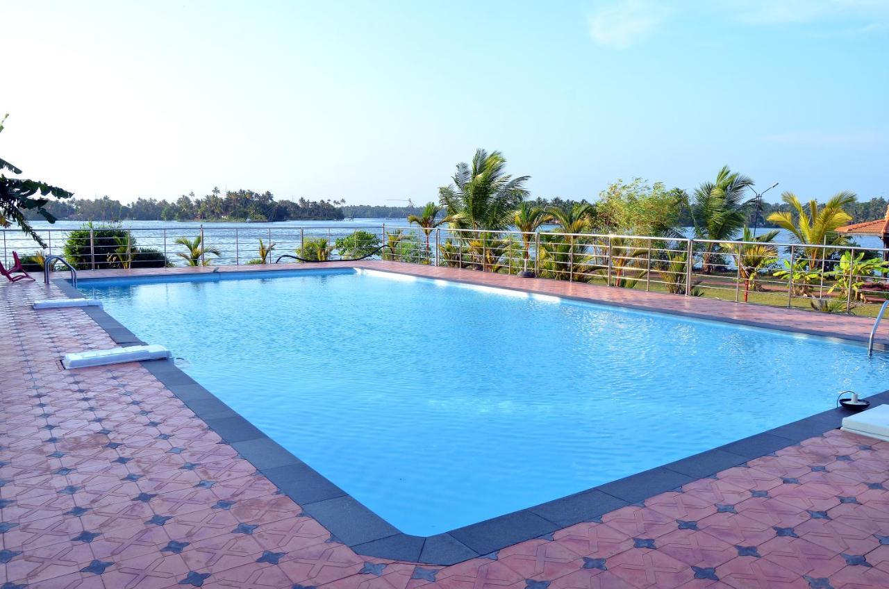 Regant Lake Village, Kollam. Chavara Bagian luar foto