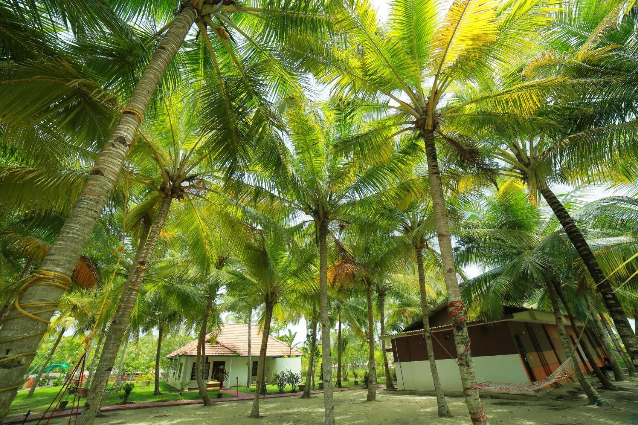 Regant Lake Village, Kollam. Chavara Bagian luar foto