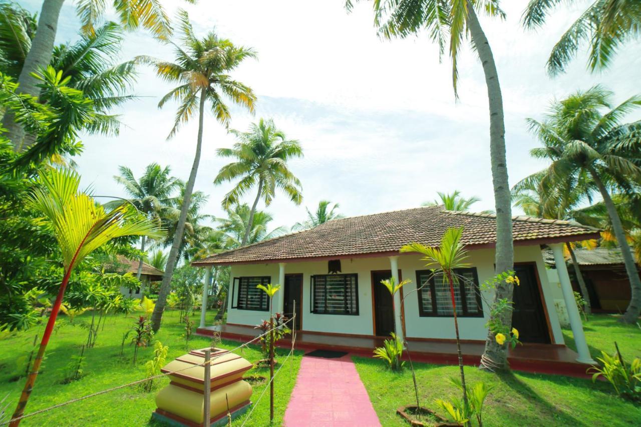 Regant Lake Village, Kollam. Chavara Bagian luar foto