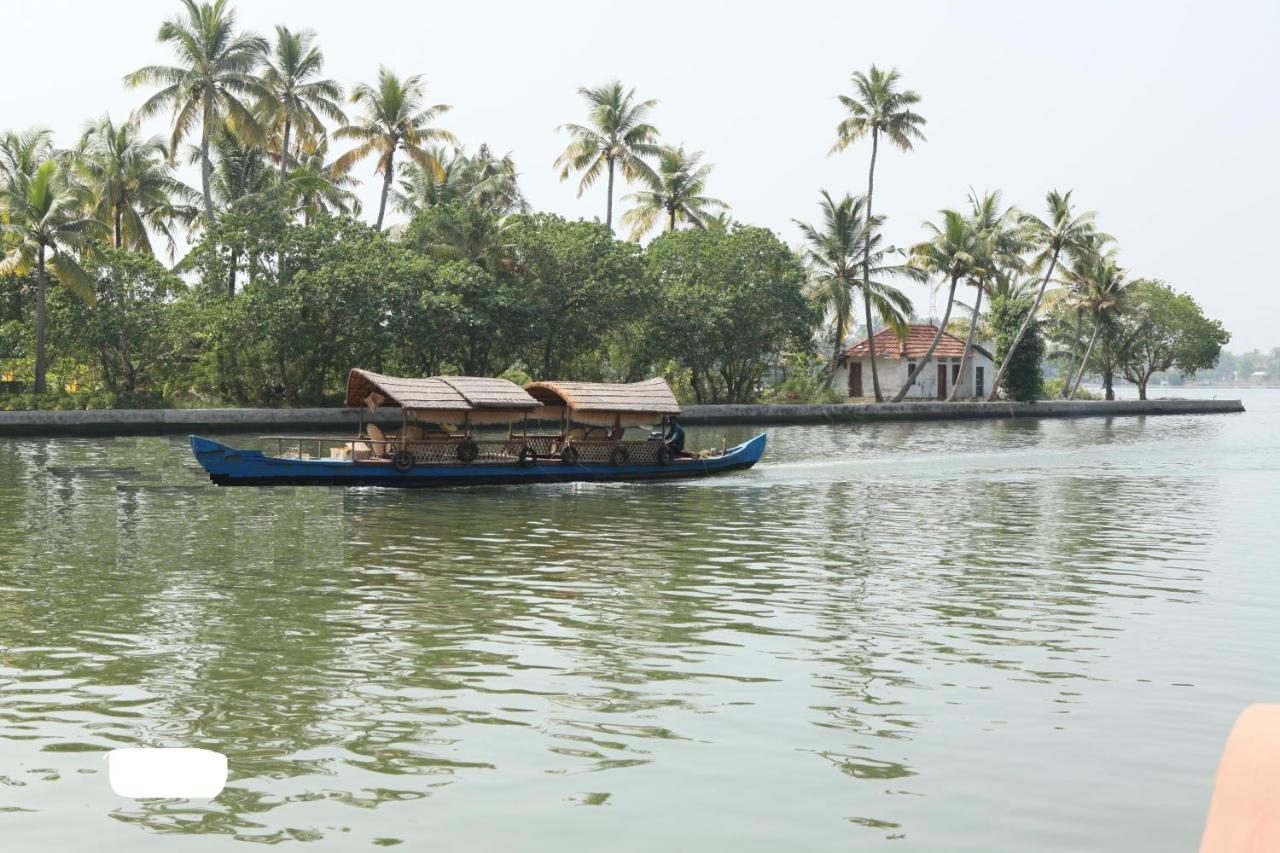 Regant Lake Village, Kollam. Chavara Bagian luar foto
