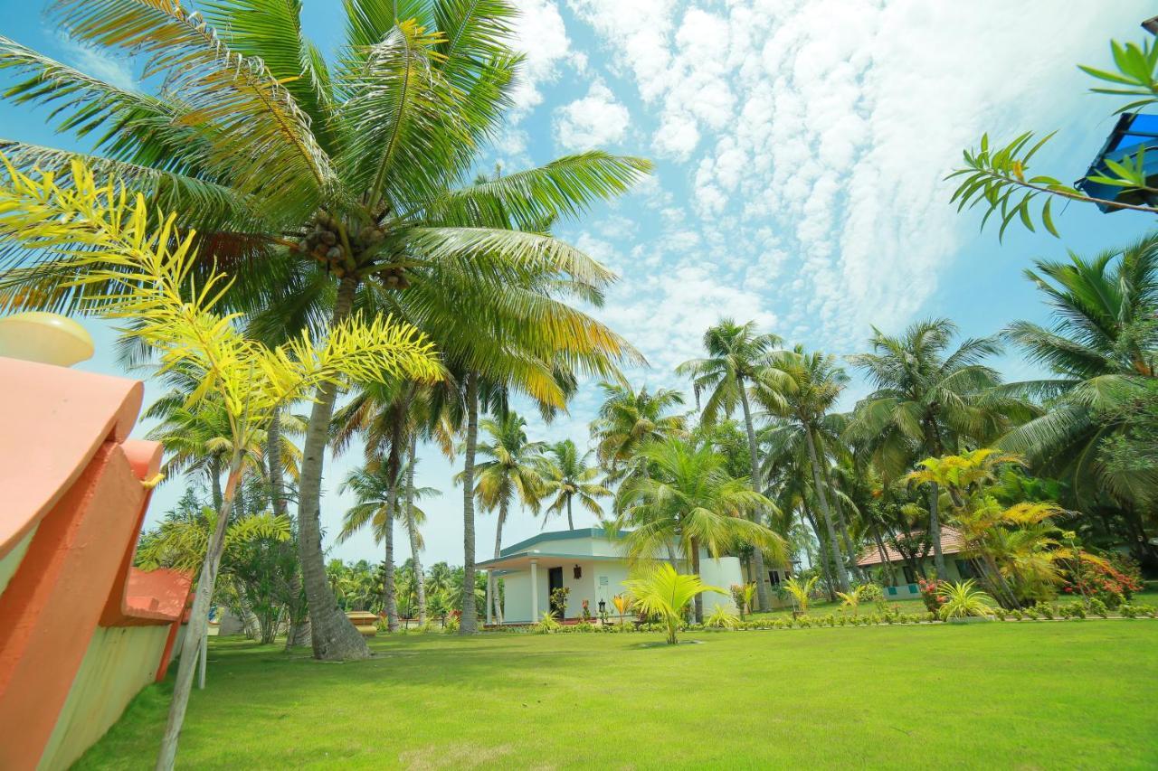 Regant Lake Village, Kollam. Chavara Bagian luar foto