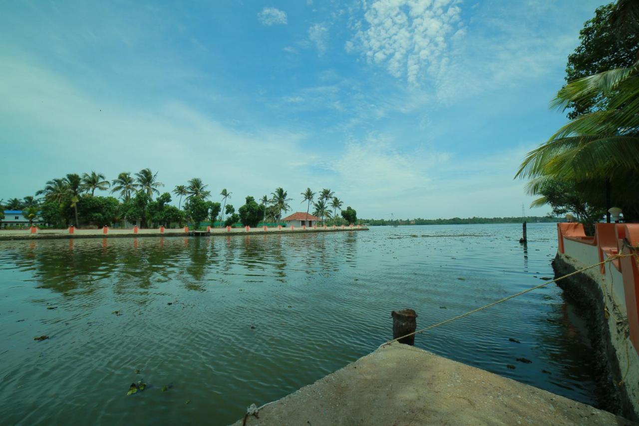 Regant Lake Village, Kollam. Chavara Bagian luar foto