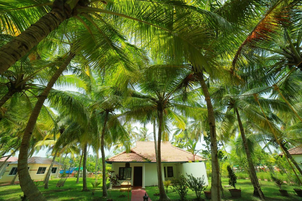 Regant Lake Village, Kollam. Chavara Bagian luar foto