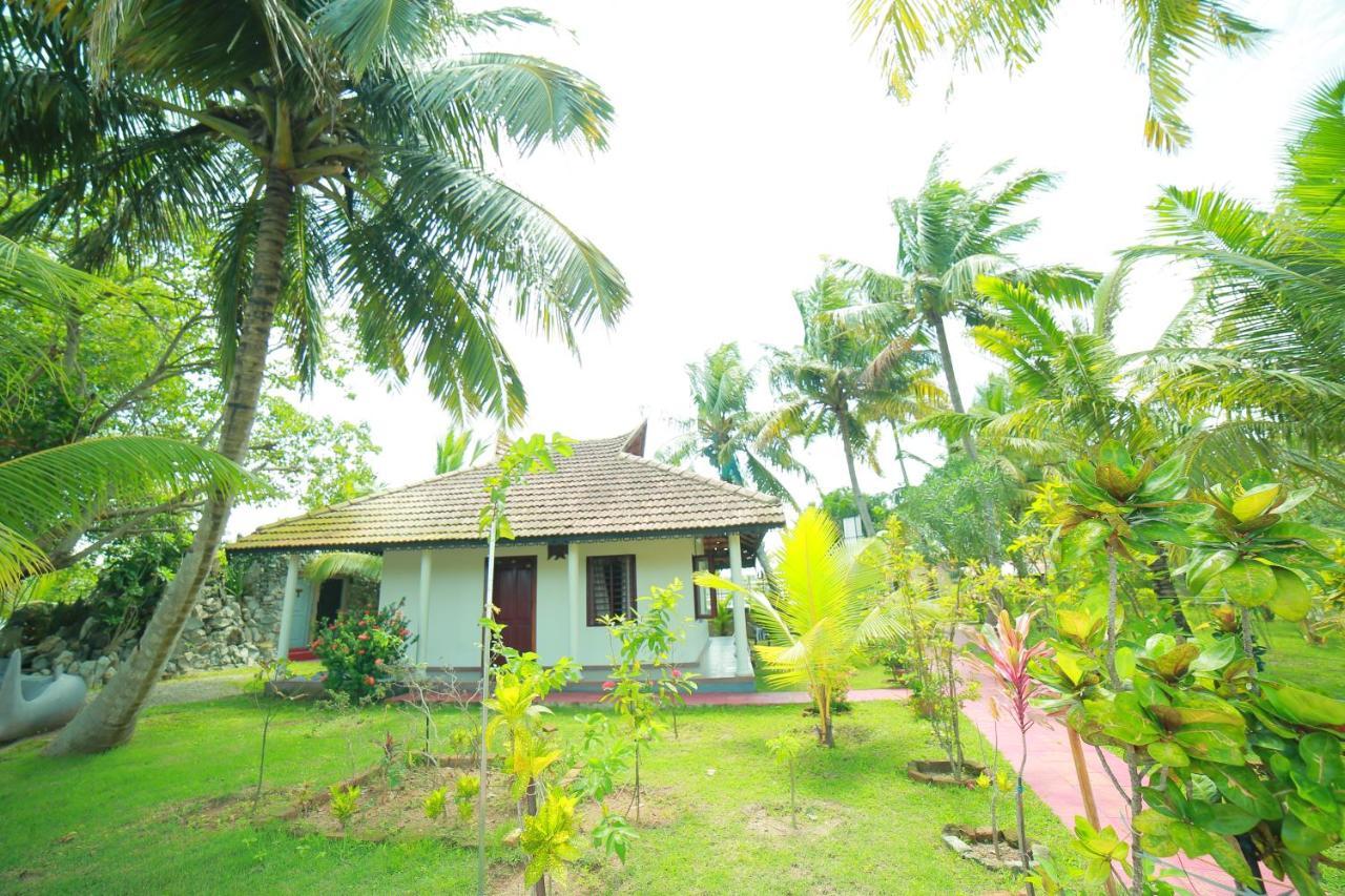 Regant Lake Village, Kollam. Chavara Bagian luar foto