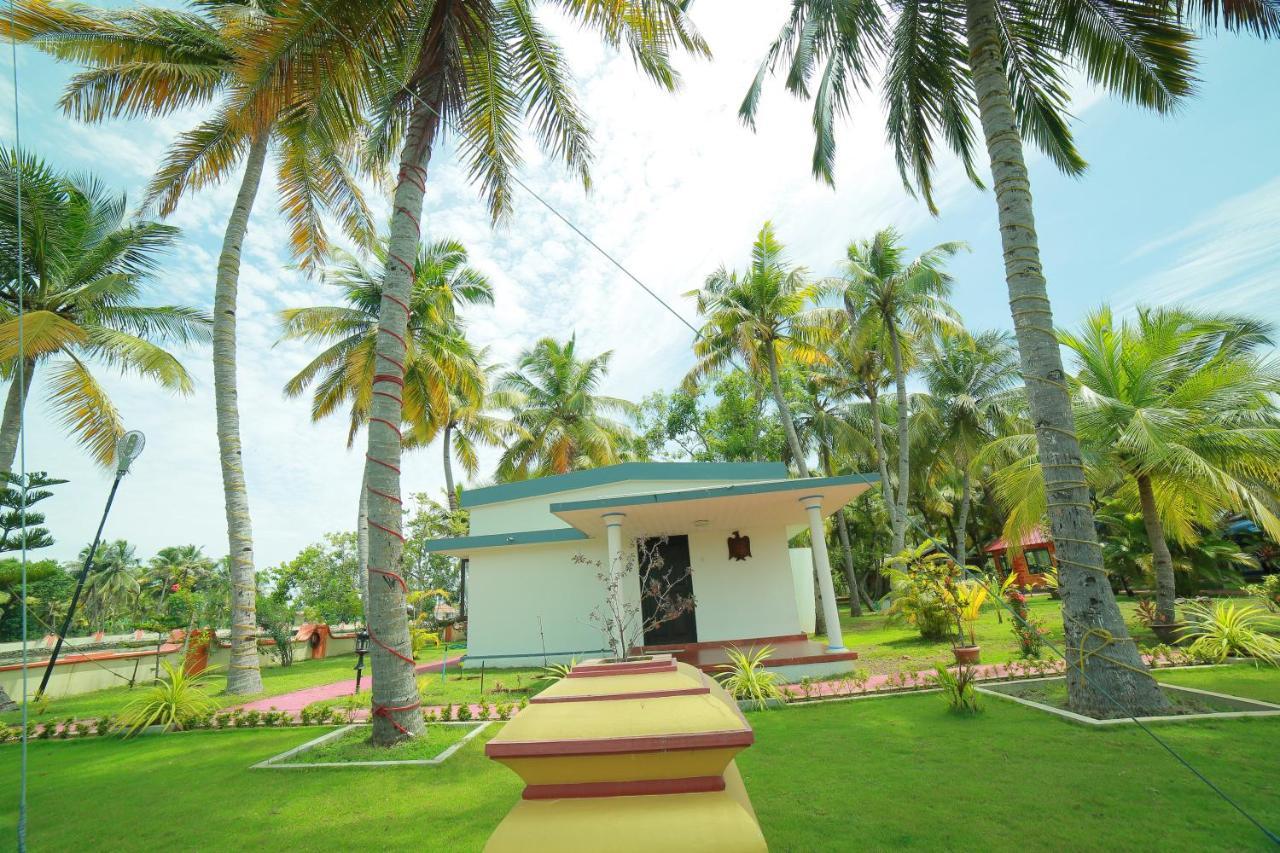 Regant Lake Village, Kollam. Chavara Bagian luar foto
