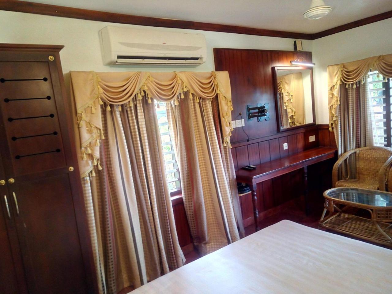 Regant Lake Village, Kollam. Chavara Bagian luar foto