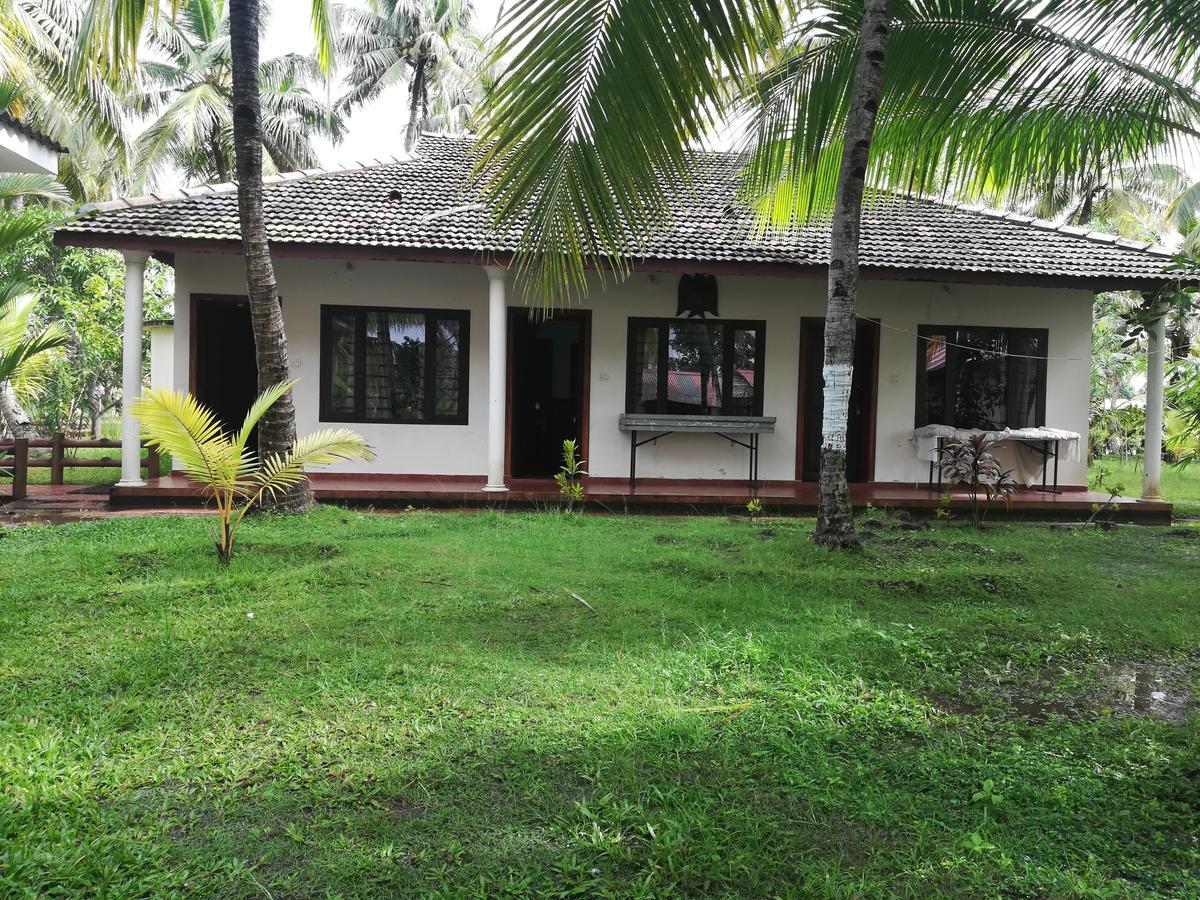 Regant Lake Village, Kollam. Chavara Bagian luar foto