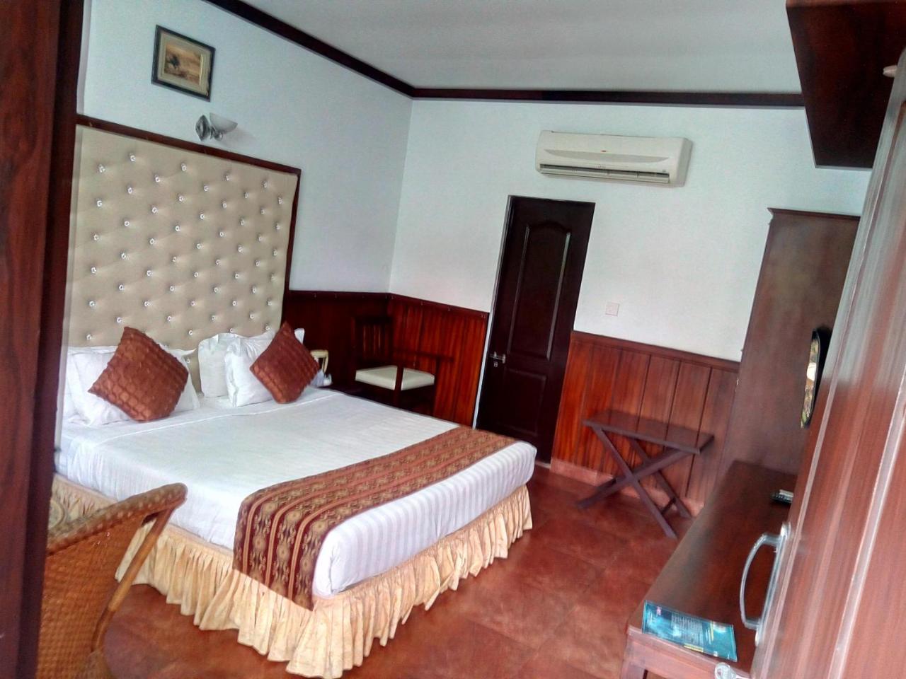Regant Lake Village, Kollam. Chavara Bagian luar foto