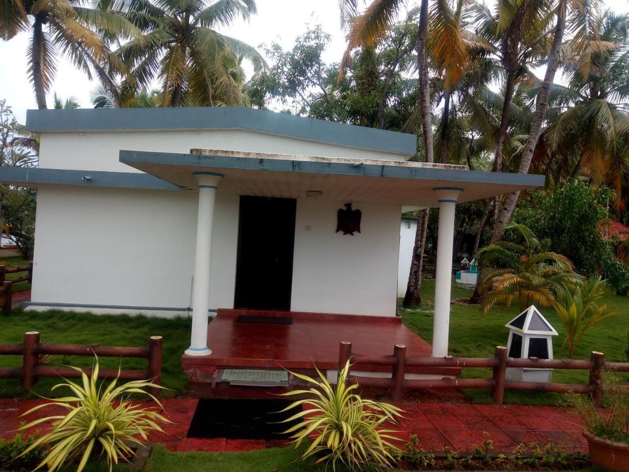 Regant Lake Village, Kollam. Chavara Bagian luar foto