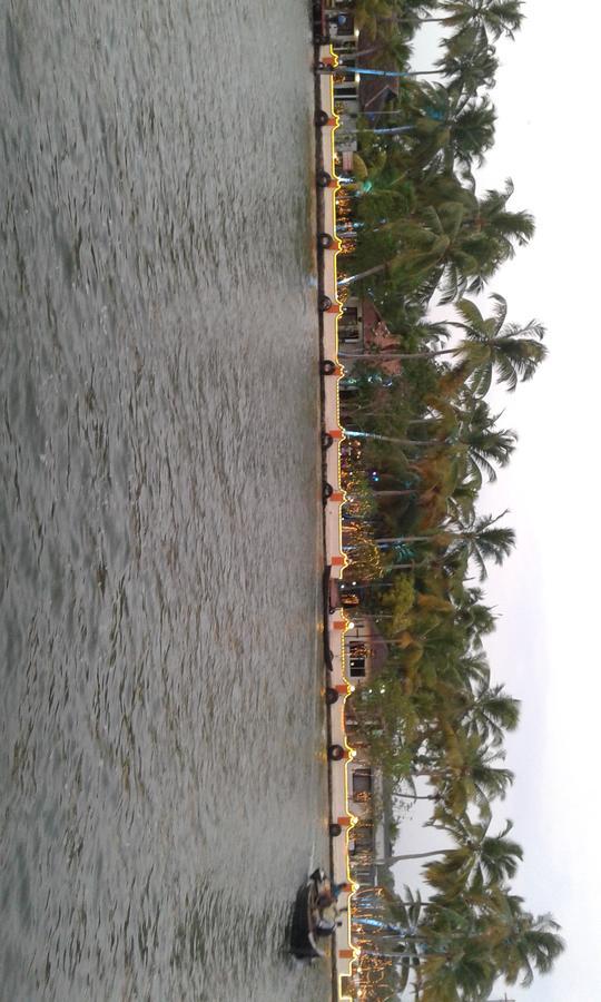 Regant Lake Village, Kollam. Chavara Bagian luar foto